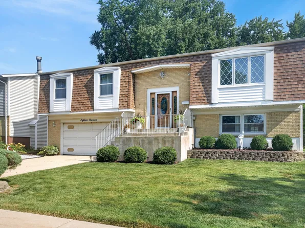 1814 W Catalpa Ln, Mount Prospect, IL 60056