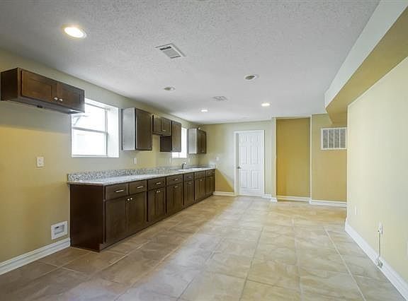 5th image of 4301 S Johnson St #B