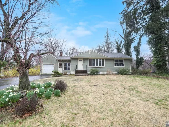 745 Washington Ave, Township Of Washington, NJ 07676