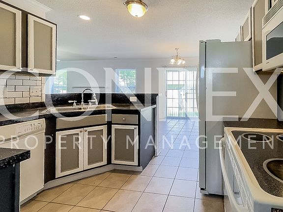 4th image of 108 Queen Mary Ct