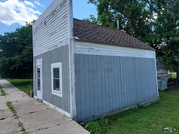 3rd image of 109 Main St
