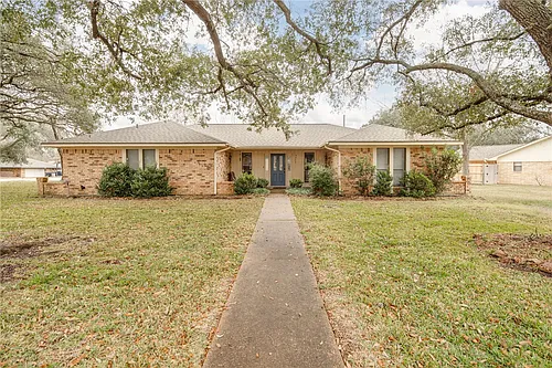 3508 Broad Oak Cir Photo 1