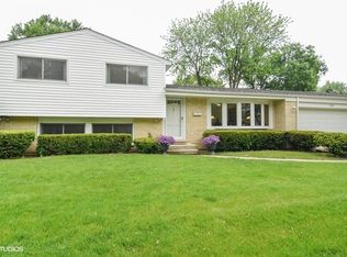 2118 N Verde Dr, Arlington Heights, IL 60004