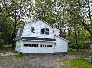 228 Cardinal Ln, Pocono Summit, PA 18346