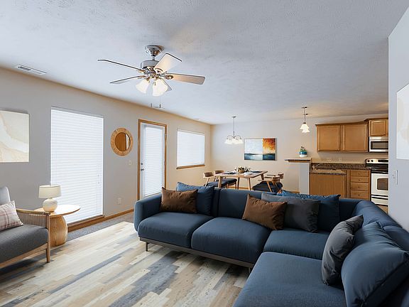 4th image of 8815 Venice Ln