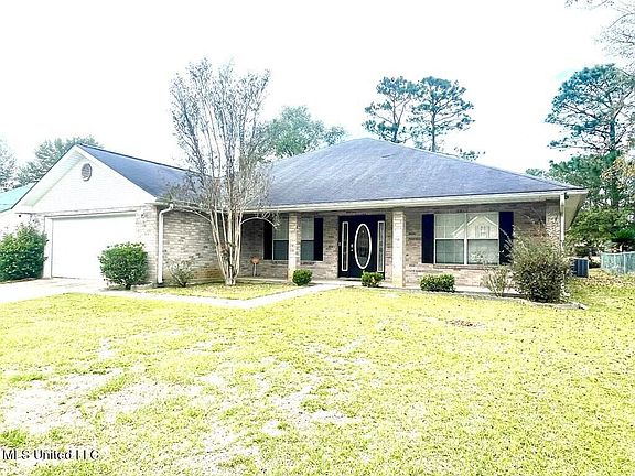 2nd image of 309 Country Club Dr