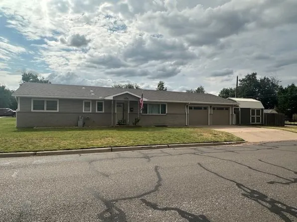 919 26th St, Woodward, OK 73801