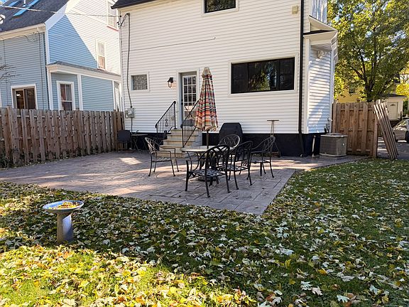 4th image of 211 Merriman St