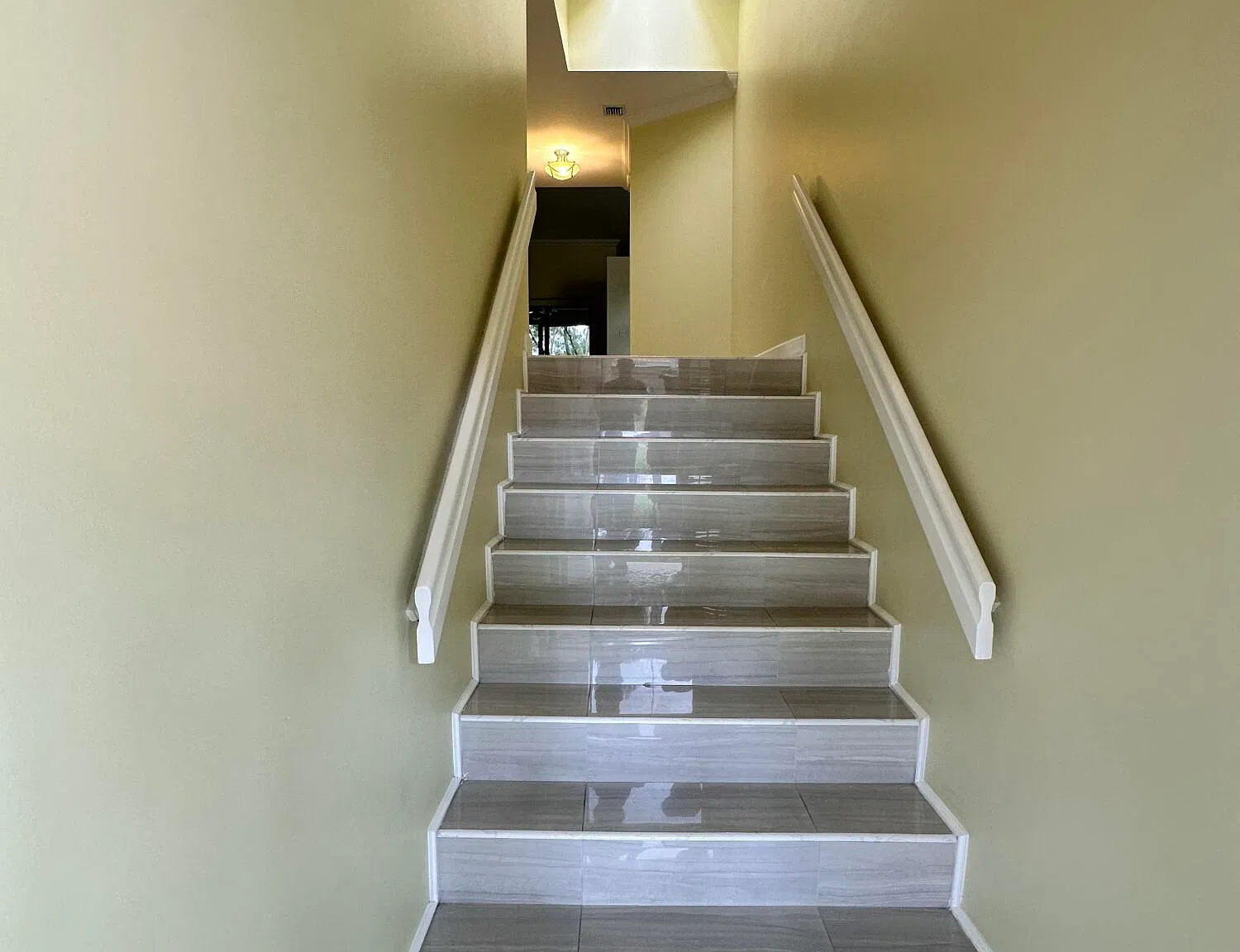 3 bed, 2.0 bath, 1347 sqft, $3,350 — Photo 2