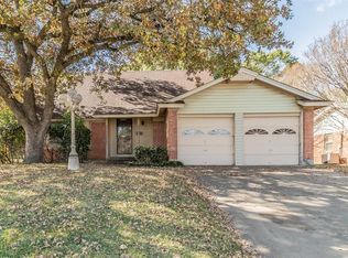1900 Shelman Trl, Fort Worth, TX 76112