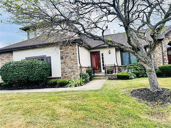 5th image of 10 Pinegrove Ct