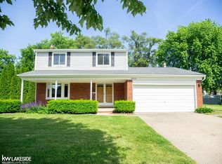 40220 Lizabeth Dr, Sterling Heights, MI 48313