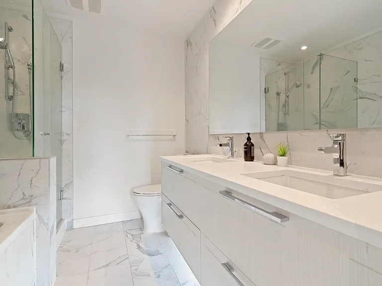 6677 Cambie St #310 — Photo 12