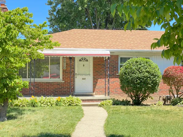 9910 Woodring St, Livonia, MI 48150