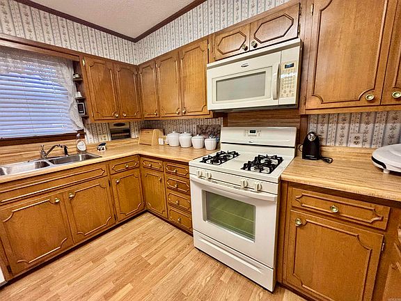 5th image of 6 Apache Dr