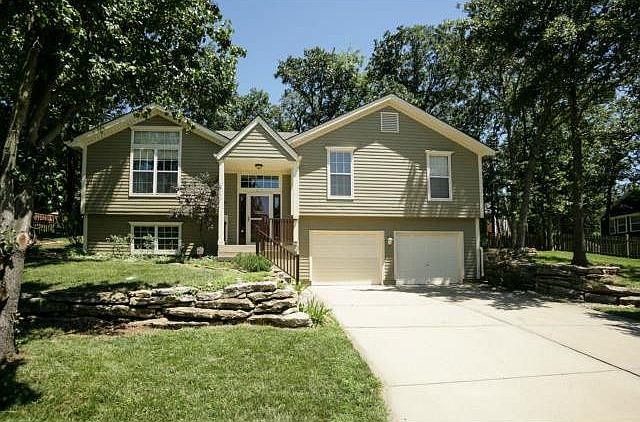 1st image of 217 NW Whitlock Dr