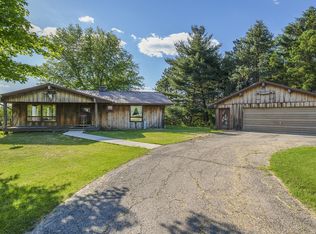 5102 Kendall Rd, Winnebago, IL 61088