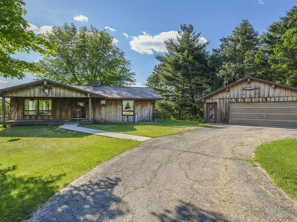 5102 Kendall Rd, Winnebago, IL 61088