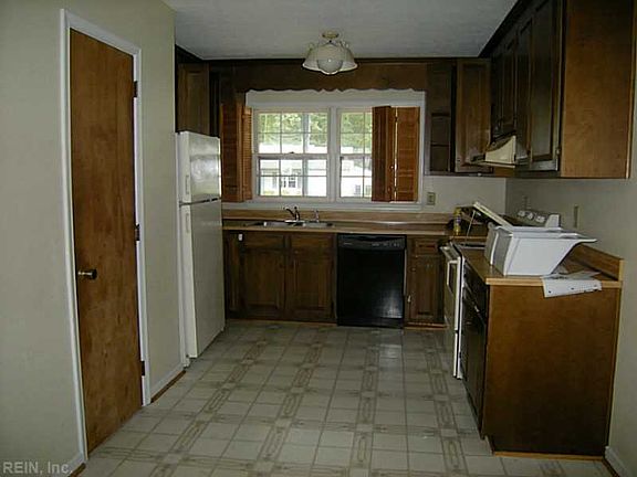 3rd image of 77 Anchorage Dr
