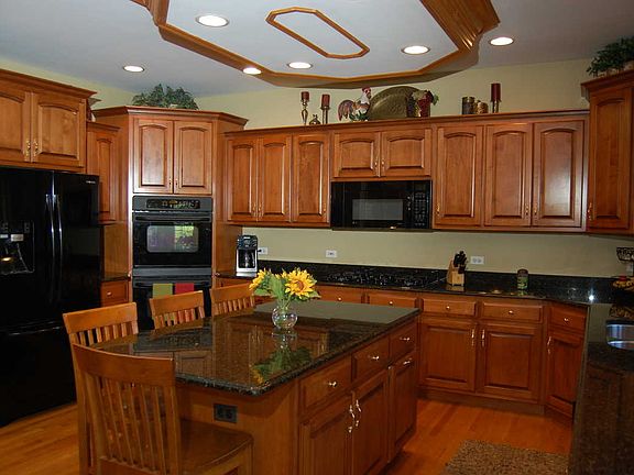3rd image of 807 Waterside Dr