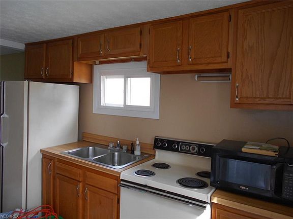 4th image of 373 Parmely Ave