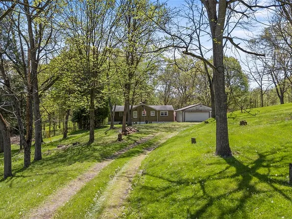811 Rose Mary Hill Dr, Pittsburgh, PA 15239