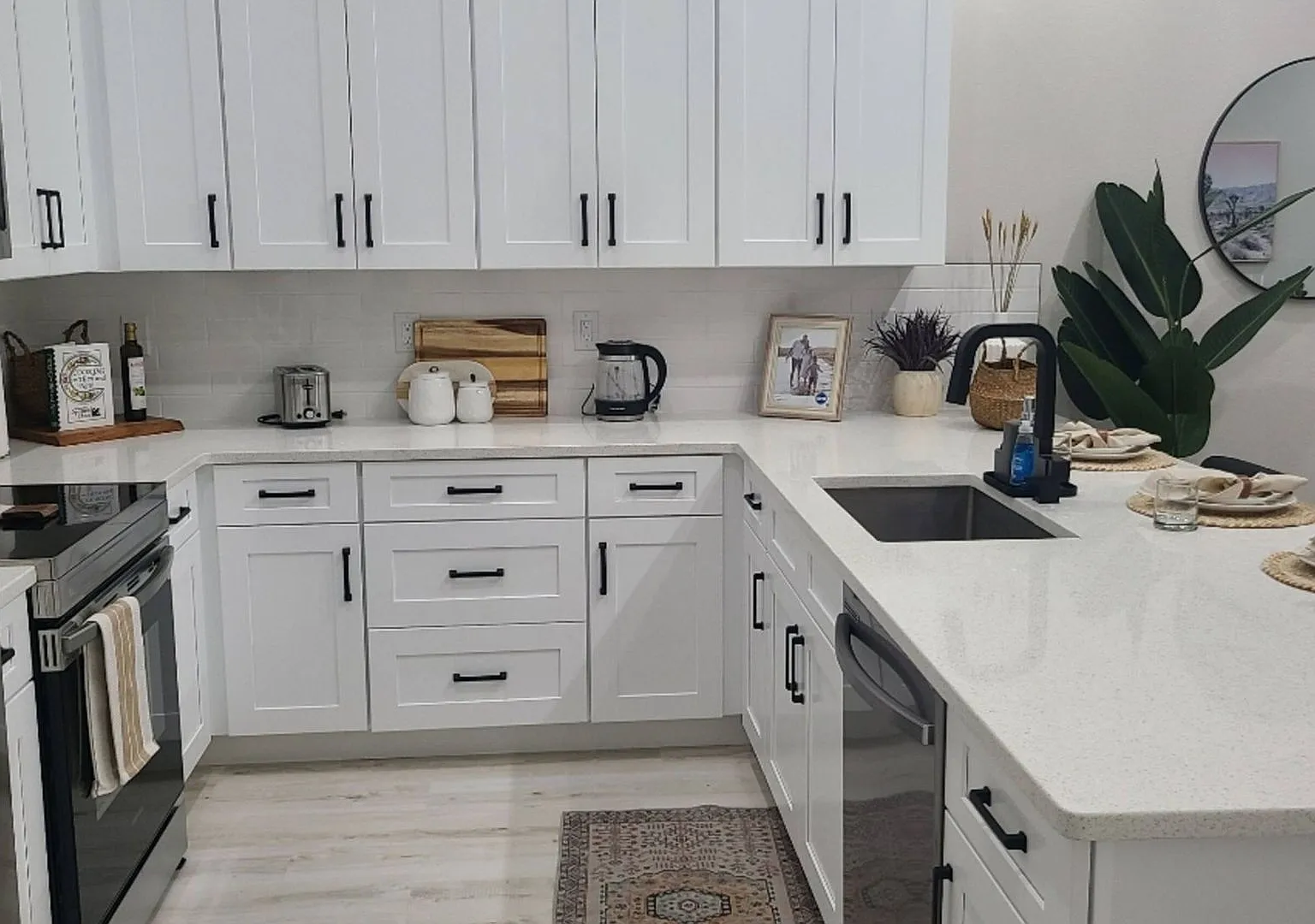 Modern Townhome for Rent Modern Living at Its Best! — Photo 3