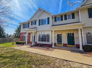 2082 Ridgeview Cir, Clive, IA 50325