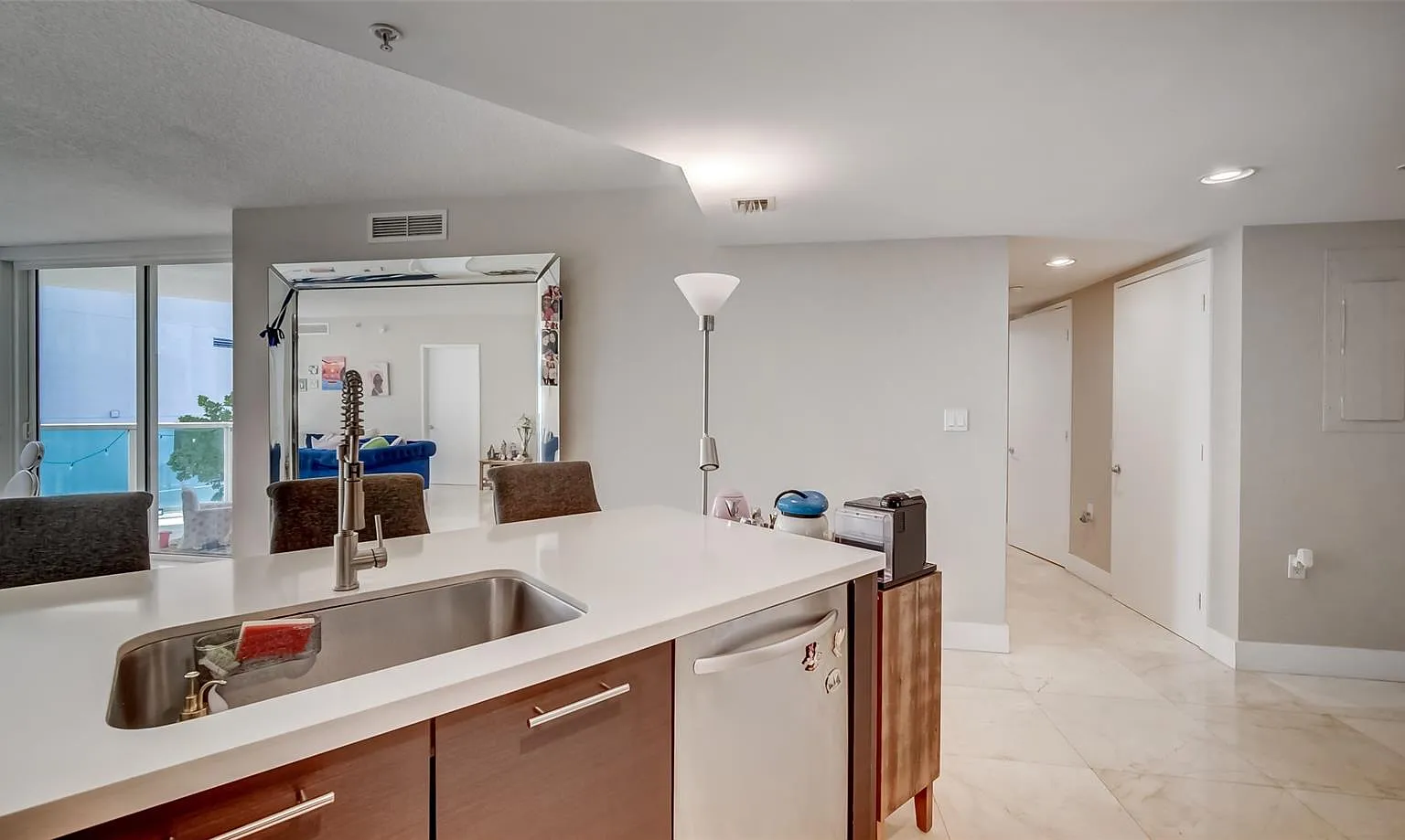 3 bed, 1447 sqft, $5,900 — Photo 4