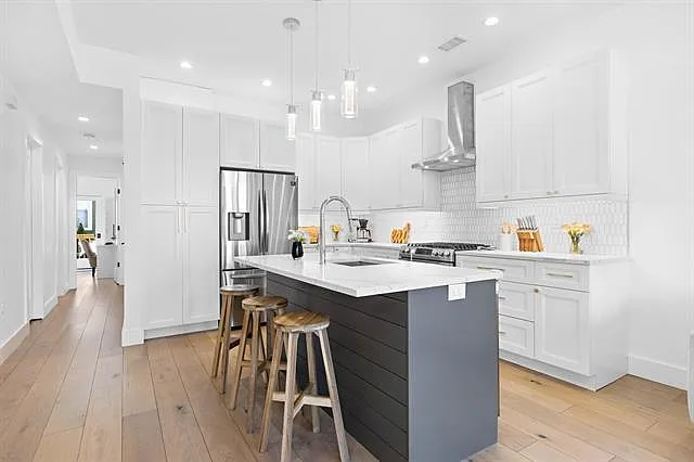 Building Photo - 2602 Palisade Ave #1