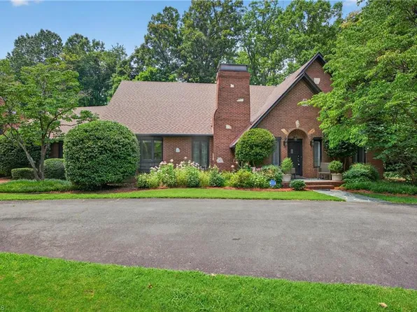 1901 Runnymede Rd, Winston Salem, NC 27104