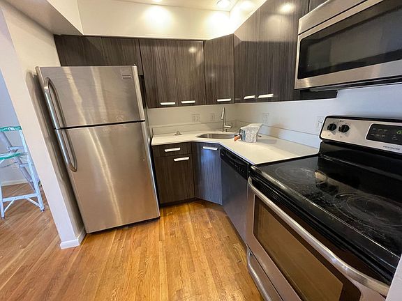 3rd image of 320 Hammond Pond Pkwy #302U
