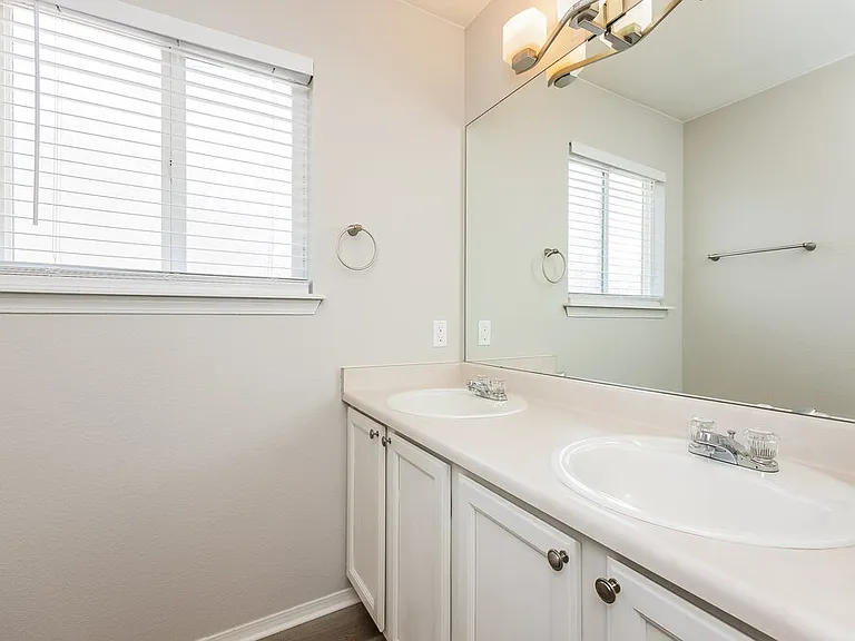 6325 Ashridge Ct — Photo 10