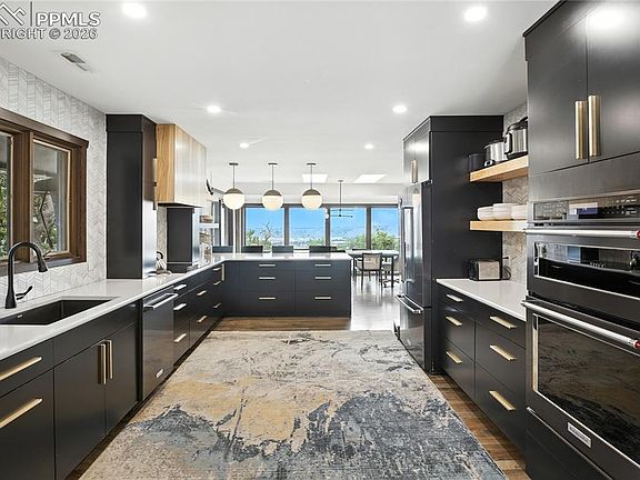 4th image of 1420 Point Of The Pines Dr