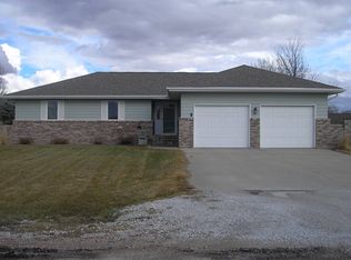 610 N Williams Dr, Elm Creek, NE 68836
