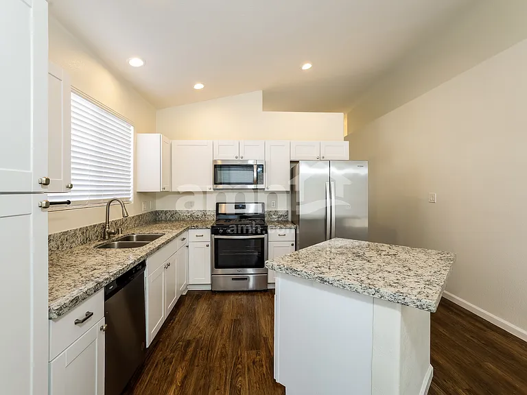 2215 Eagle Greens Dr — Photo 3