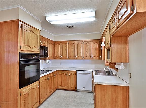 5th image of 3838 Wilshire Dr