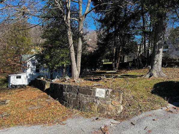 100 McDonald St, Bluefield, VA 24605
