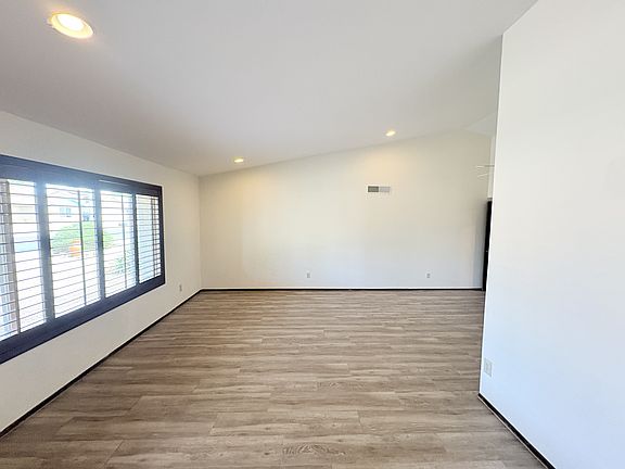 3rd image of 1013 W Keating Ave