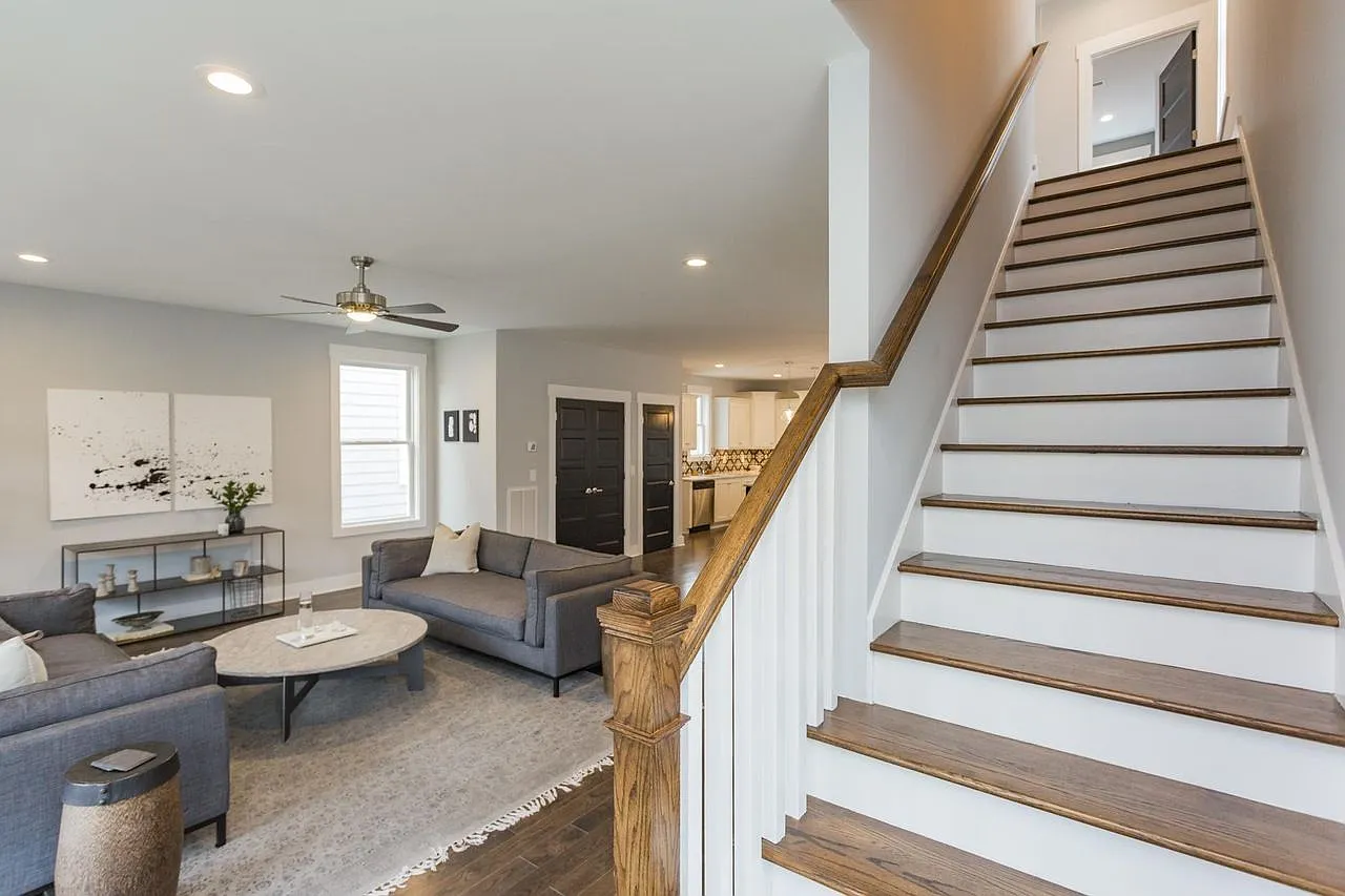 4 bed, 3.5 bath, 2500 sqft, $2,950 — Photo 4