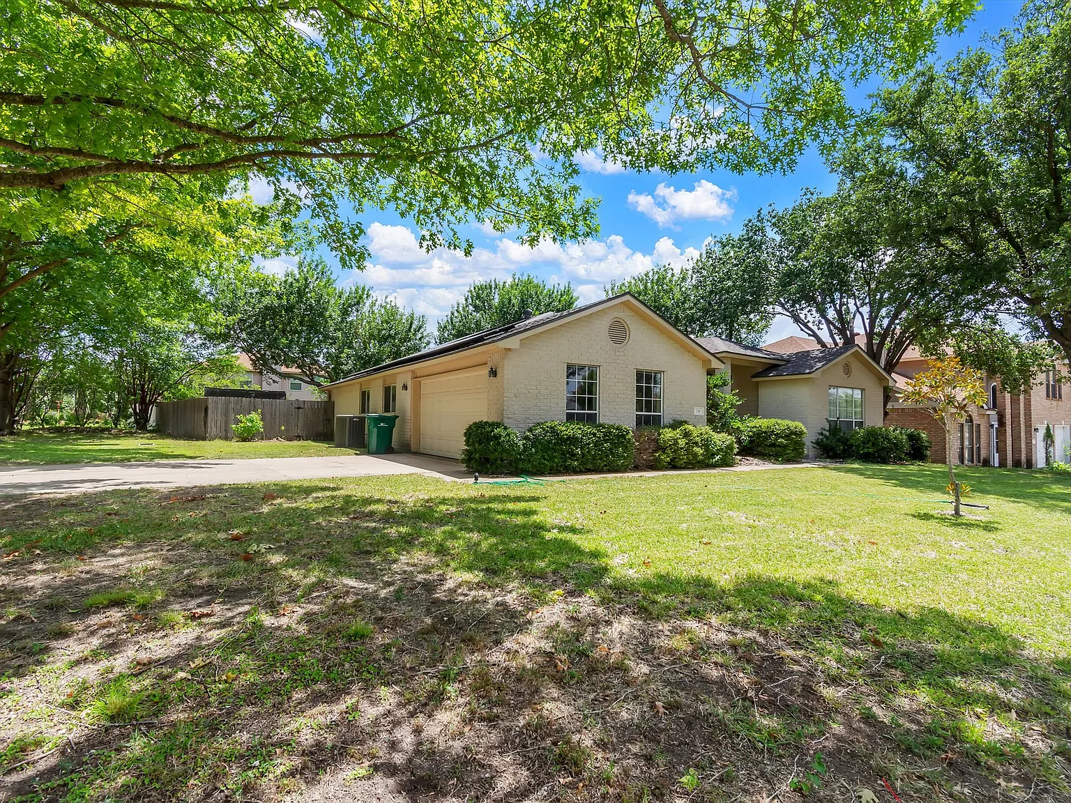 4 bed, 2281 sqft, $2,000 — Photo 4