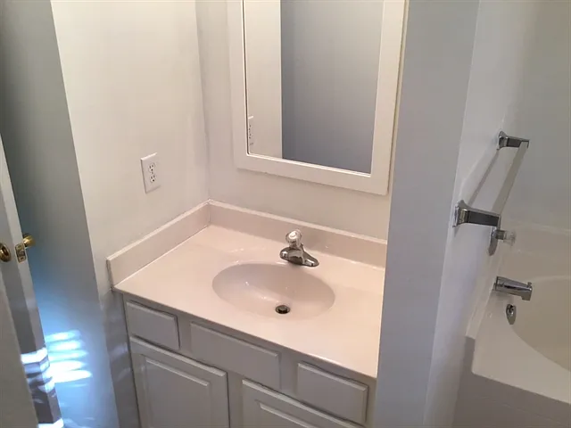 323 Aberdeen Cir — Photo 15