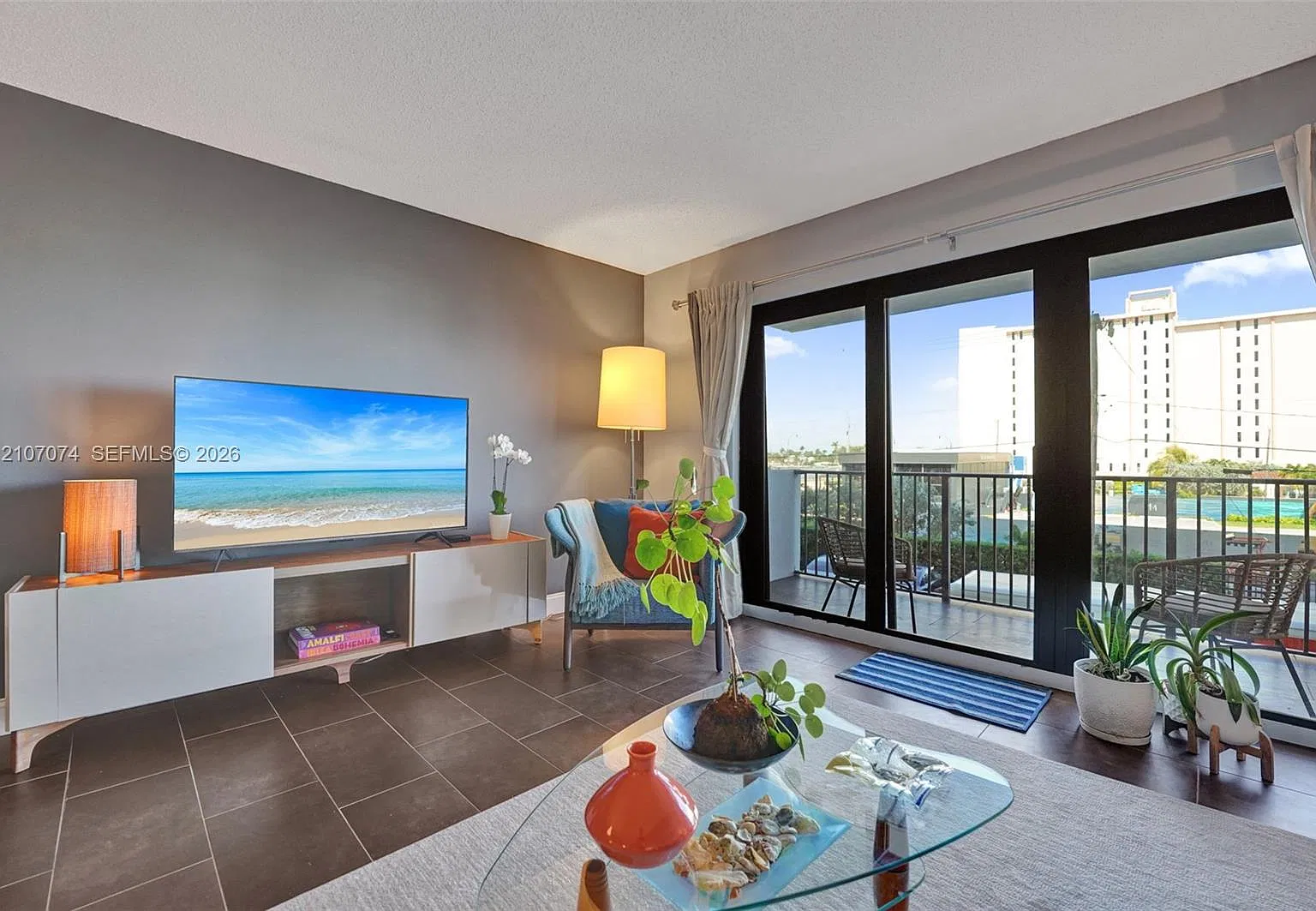 Summit Condo — Photo 2