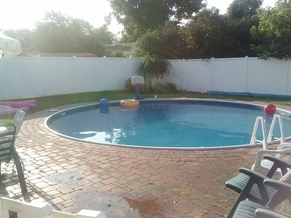 1st image of 104 Douglas Dr