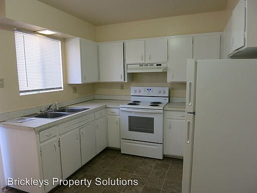 4th image of 544 Madeira Dr SE