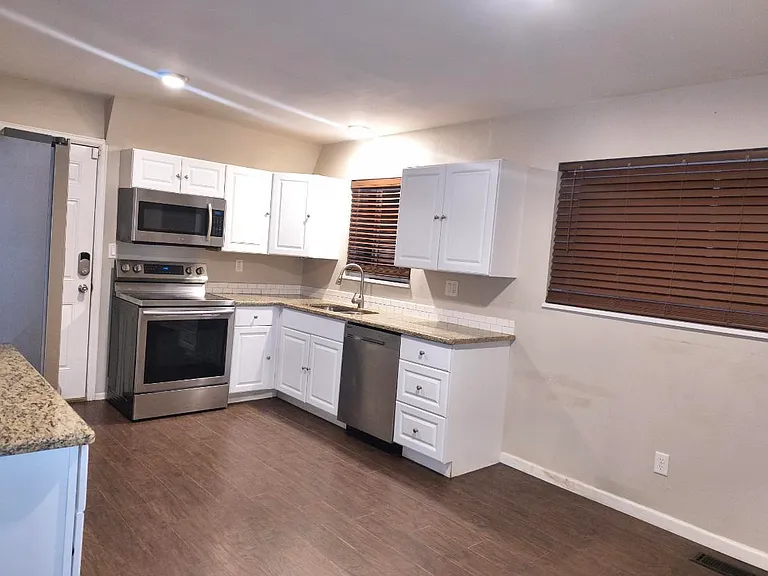 840 Squire St — Photo 5