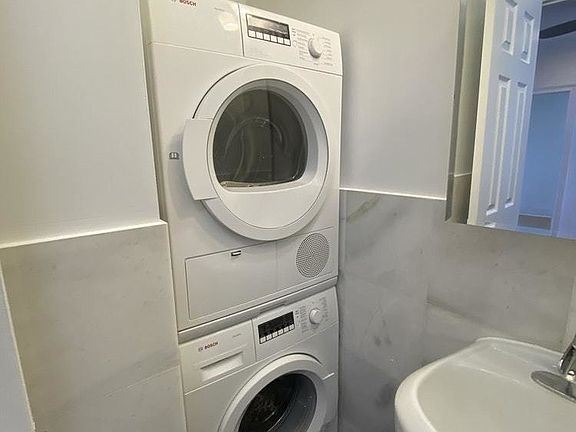 5th image of 54 Maujer St APT 16