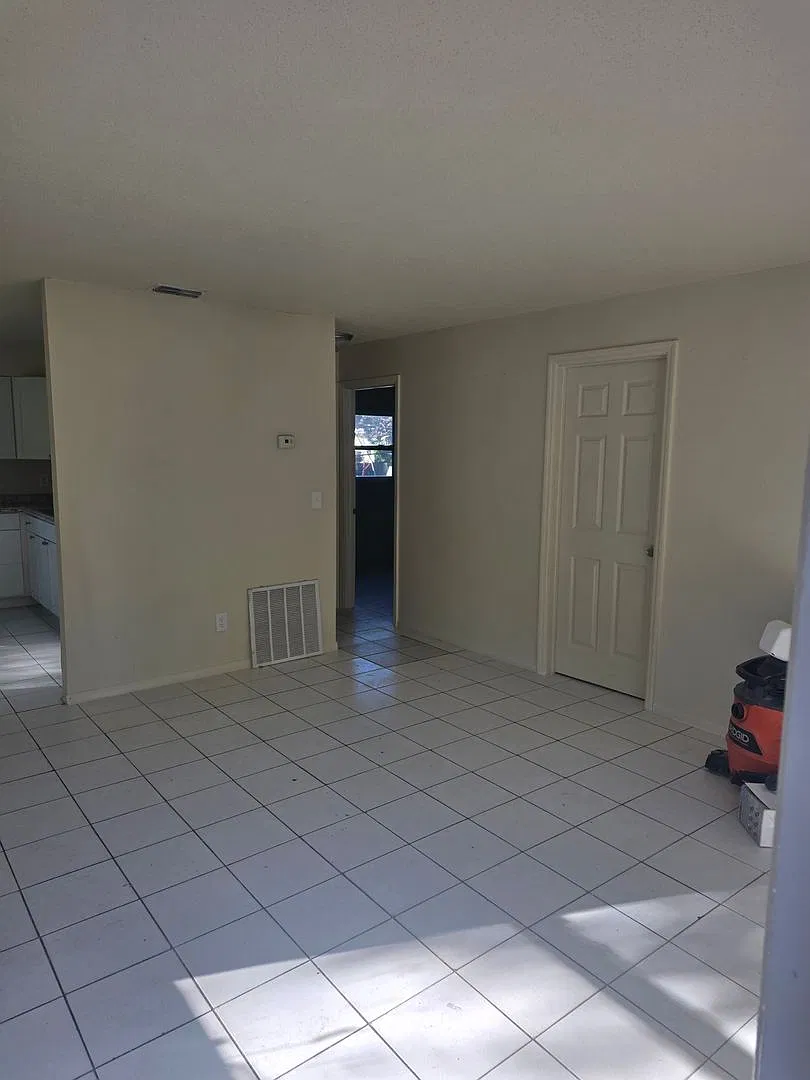 3/2 DUPLEX — Photo 2