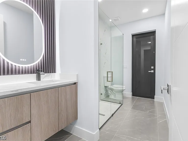 142 SW 33rd Pl — Photo 21