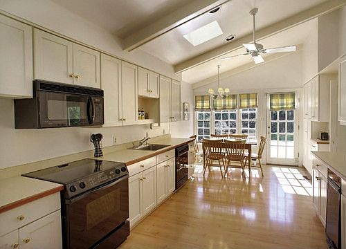2nd image of 7 Lexington Rd